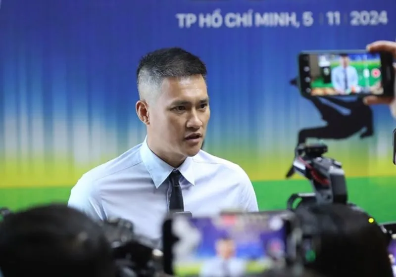tiền đạo lê công vinh