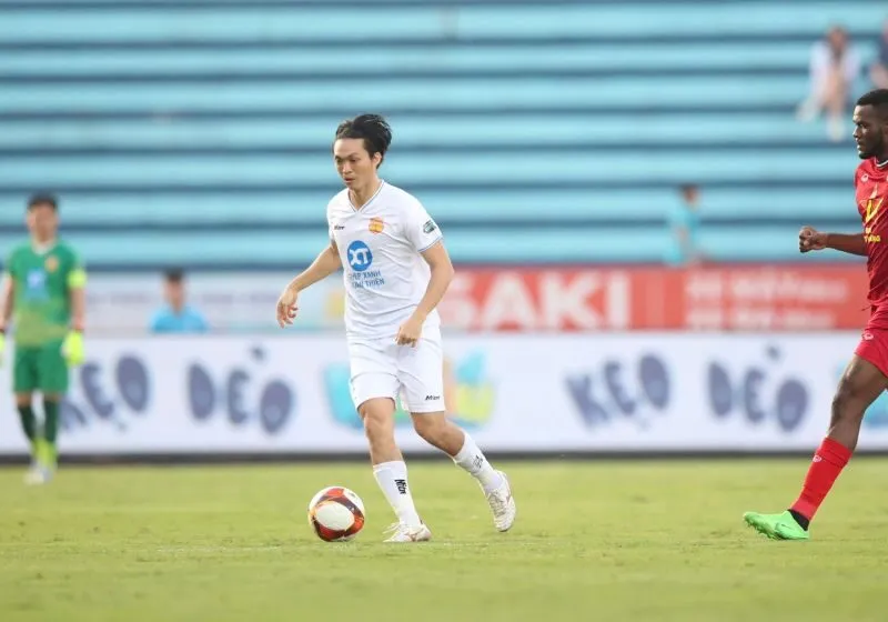 tiền vệ nguyễn tuấn anh